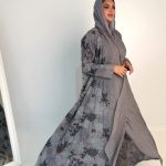 عباية رمادية مطرزة